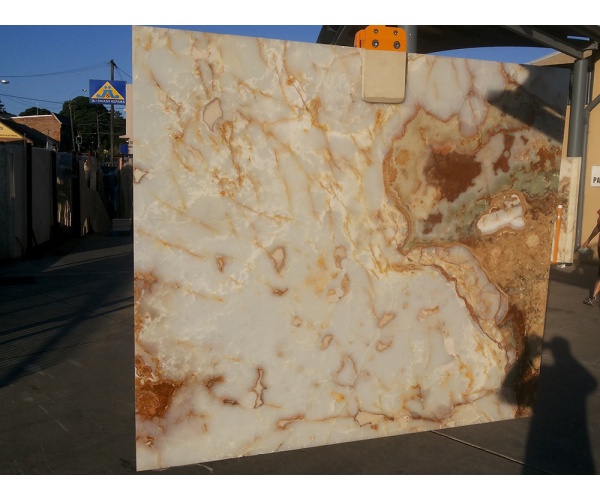 exotic_white_and_brown_onyx_slabs2