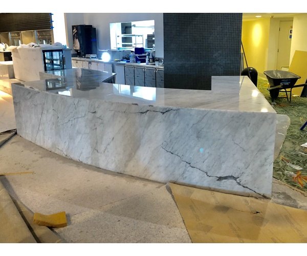 statuario_marble_benchtop_curved1